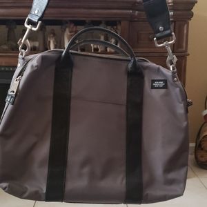 Messanger bag/ computer bag has lots of pockets